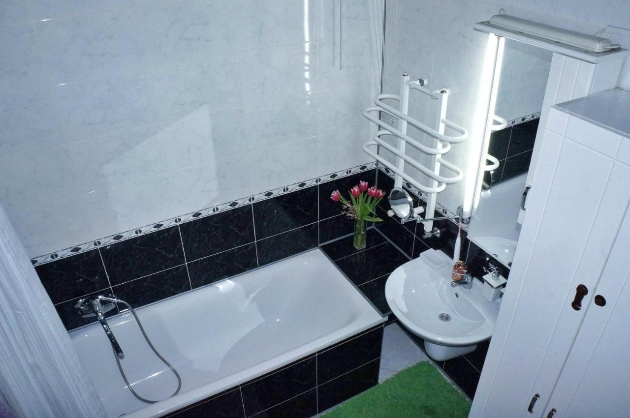 Apartments On Rynok Square, The Heart Of The City Lviv Luaran gambar